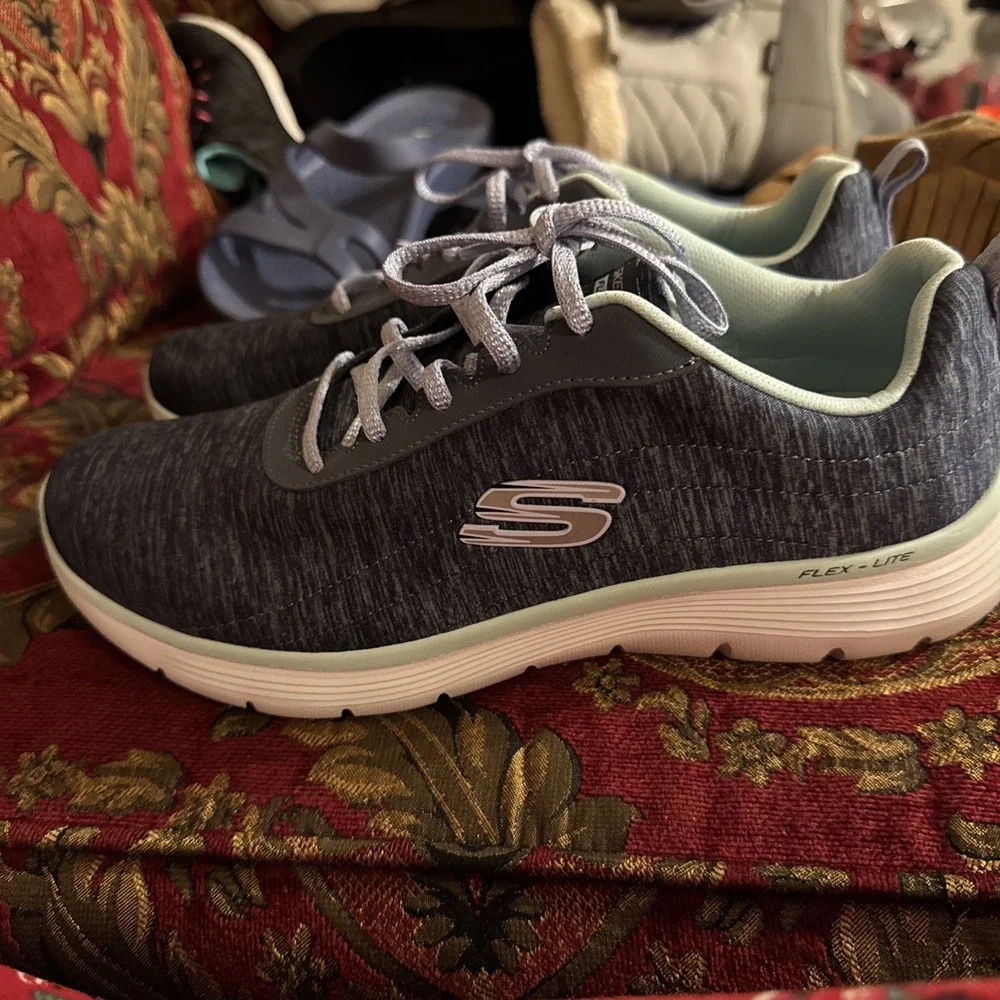Skechers Women's Flex Appeal 5.0 Sneaker Modern Times Color Navy Multi 9.5